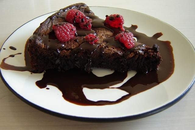 FLOURLESS CHOCOLATE CAKE